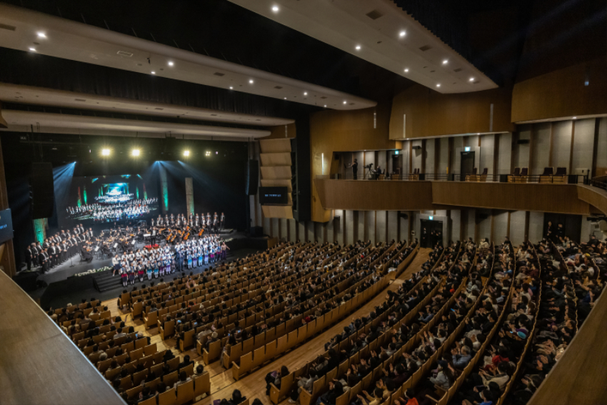 1-2. 1월 18일 용인포은아트홀에서 열린 재개관 기념 공연 모습.jpg